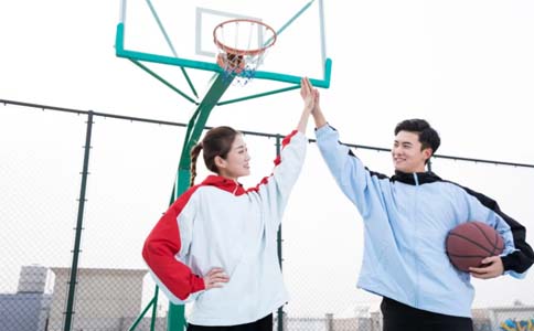 东方启明星篮球训练营广州东方启明星的收费标准贵吗？值得报吗？