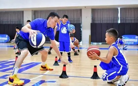 东方启明星篮球培训